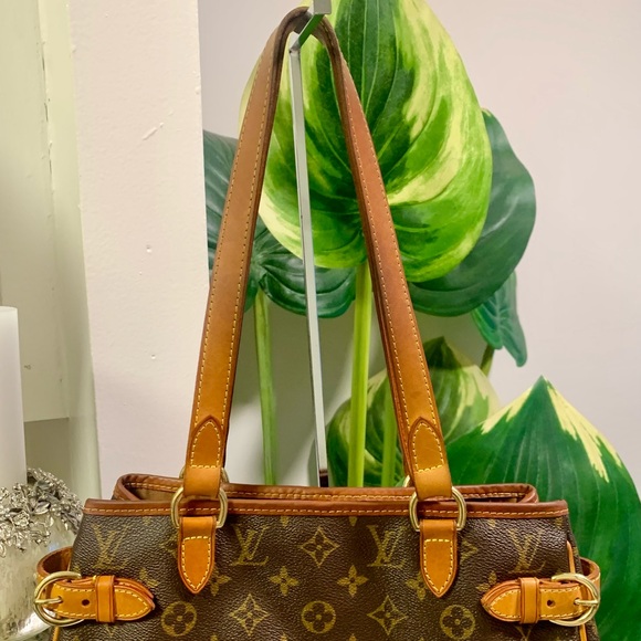 LOUIS VUITTON Batignolles Vertical Monogram
Canvas Tote Bag - Picture 10 of 14